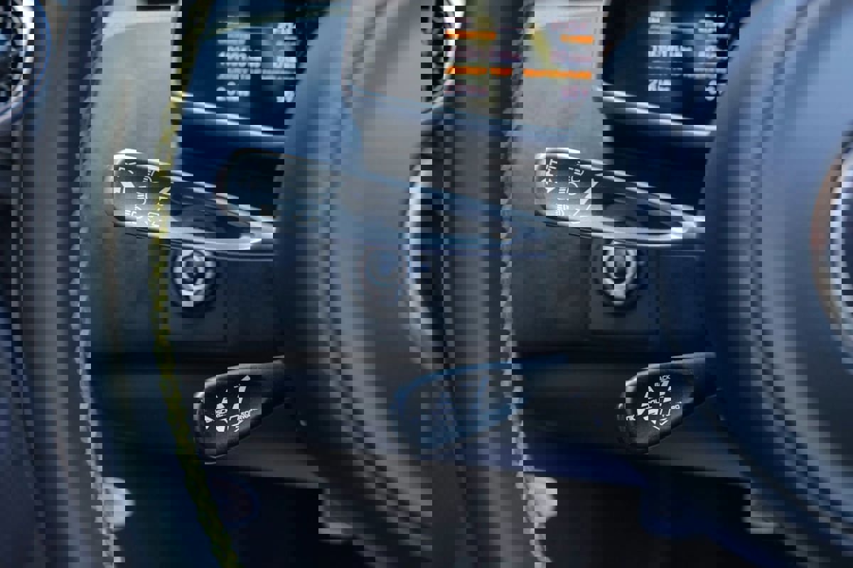 Used 2015 McLaren 650S Spider image 33