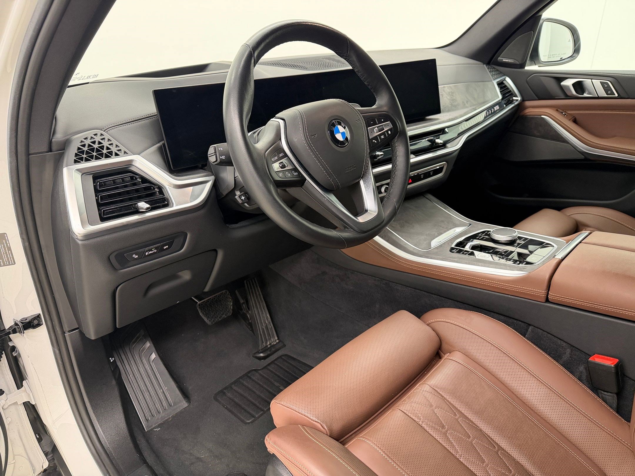 Certified 2025 BMW X5 xDrive40i w/ Climate Comfort Package image 4