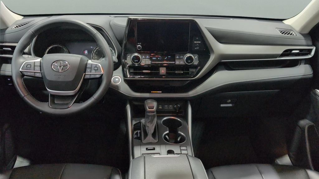 Used 2024 Toyota Highlander XLE AWD/4WD image 20