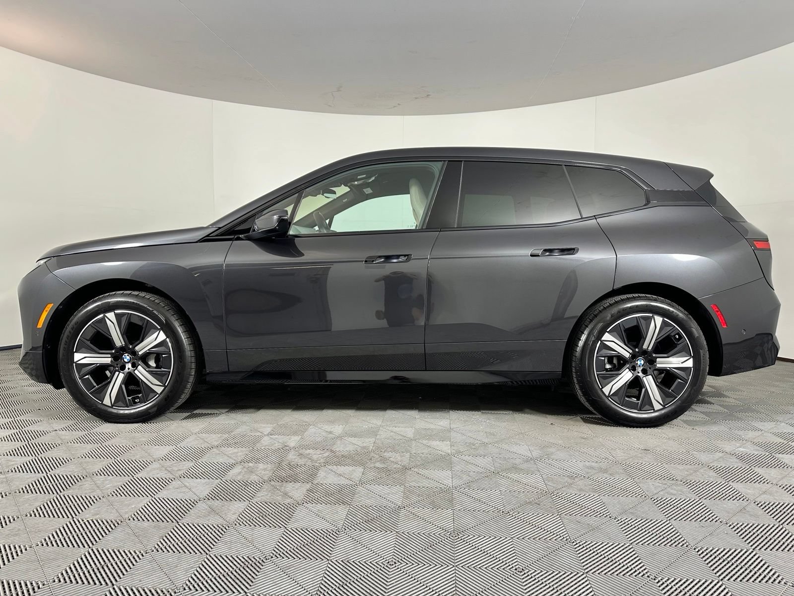 Used 2026 BMW iX xDrive45 AWD/4WD image 19