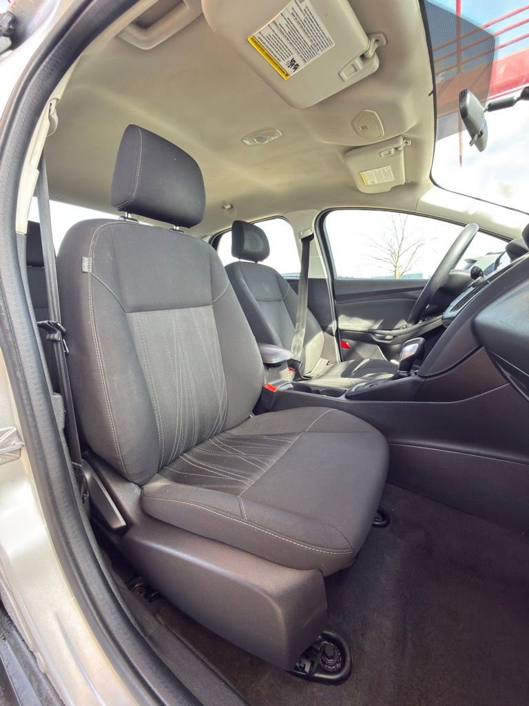Used 2018 Ford Focus SE image 32