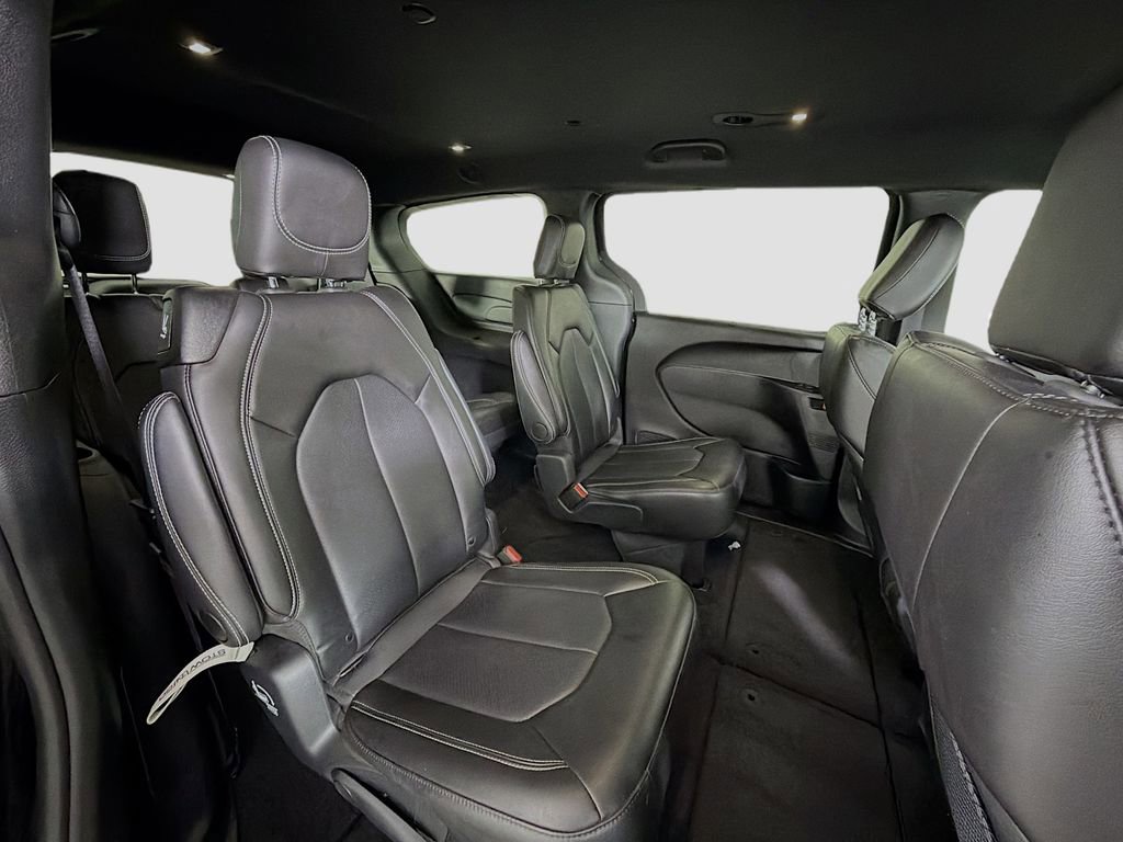 Used 2025 Chrysler Pacifica Select image 31
