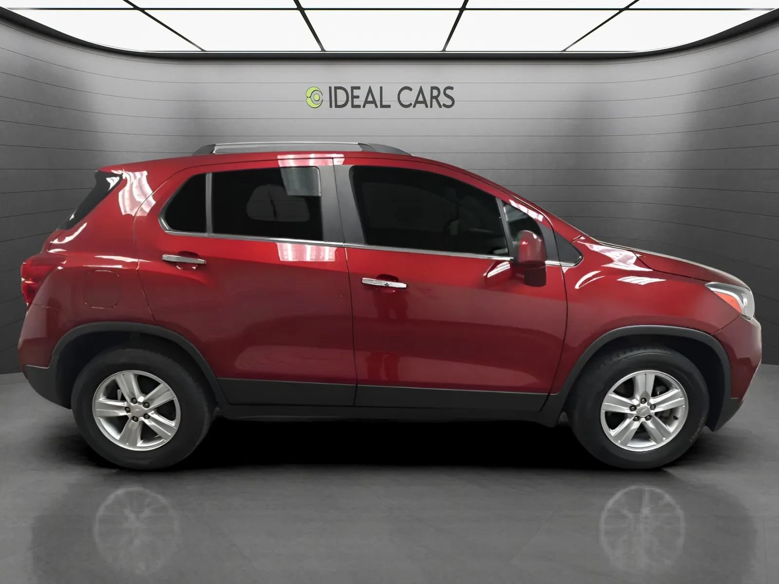 Used 2020 Chevrolet Trax LT w/ Driver Confidence Package FWD image 4