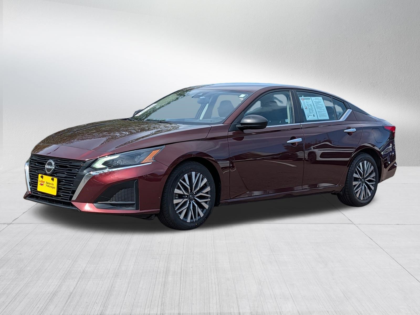 Used 2024 Nissan Altima 2.5 SV FWD image 3