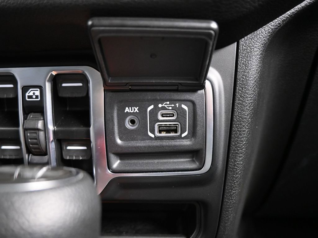 Used 2025 Jeep Wrangler Sport image 29