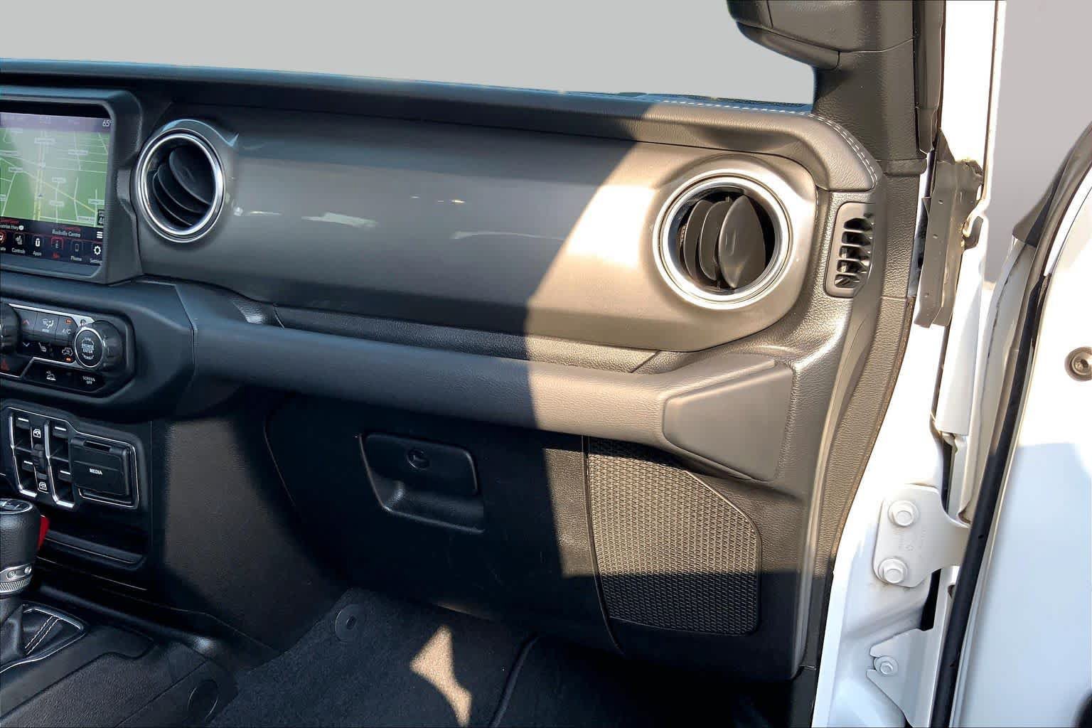 Used 2021 Jeep Wrangler Unlimited Sahara AWD/4WD image 16