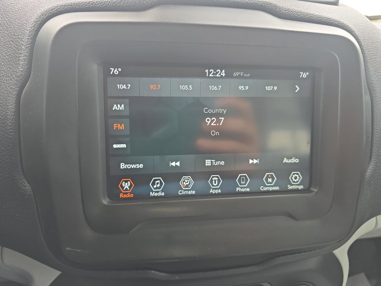 Used 2018 Jeep Renegade Latitude w/ Popular Equipment Group FWD image 28