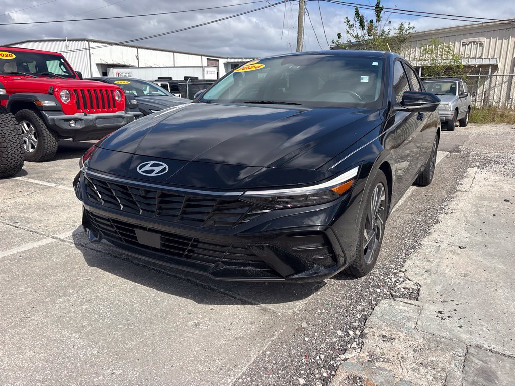 Used 2024 Hyundai Elantra Limited FWD image 7