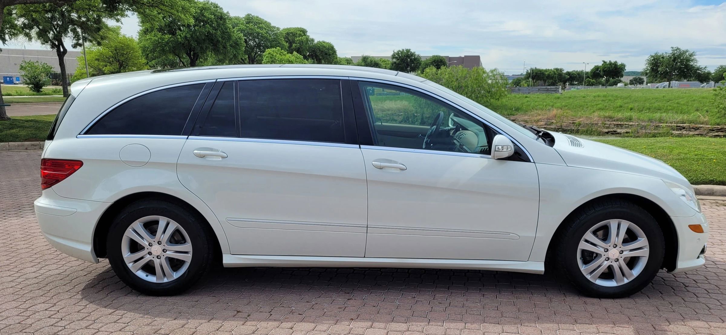 Used 2009 Mercedes-Benz R 350 4MATIC image 8