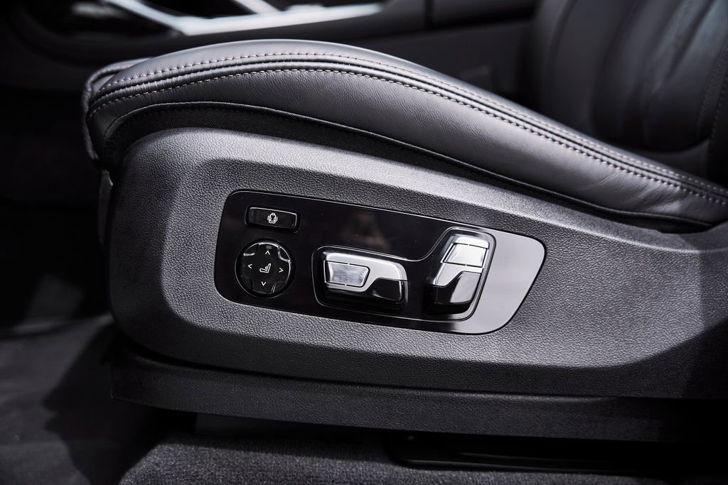 Used 2026 BMW X7 M60i image 39
