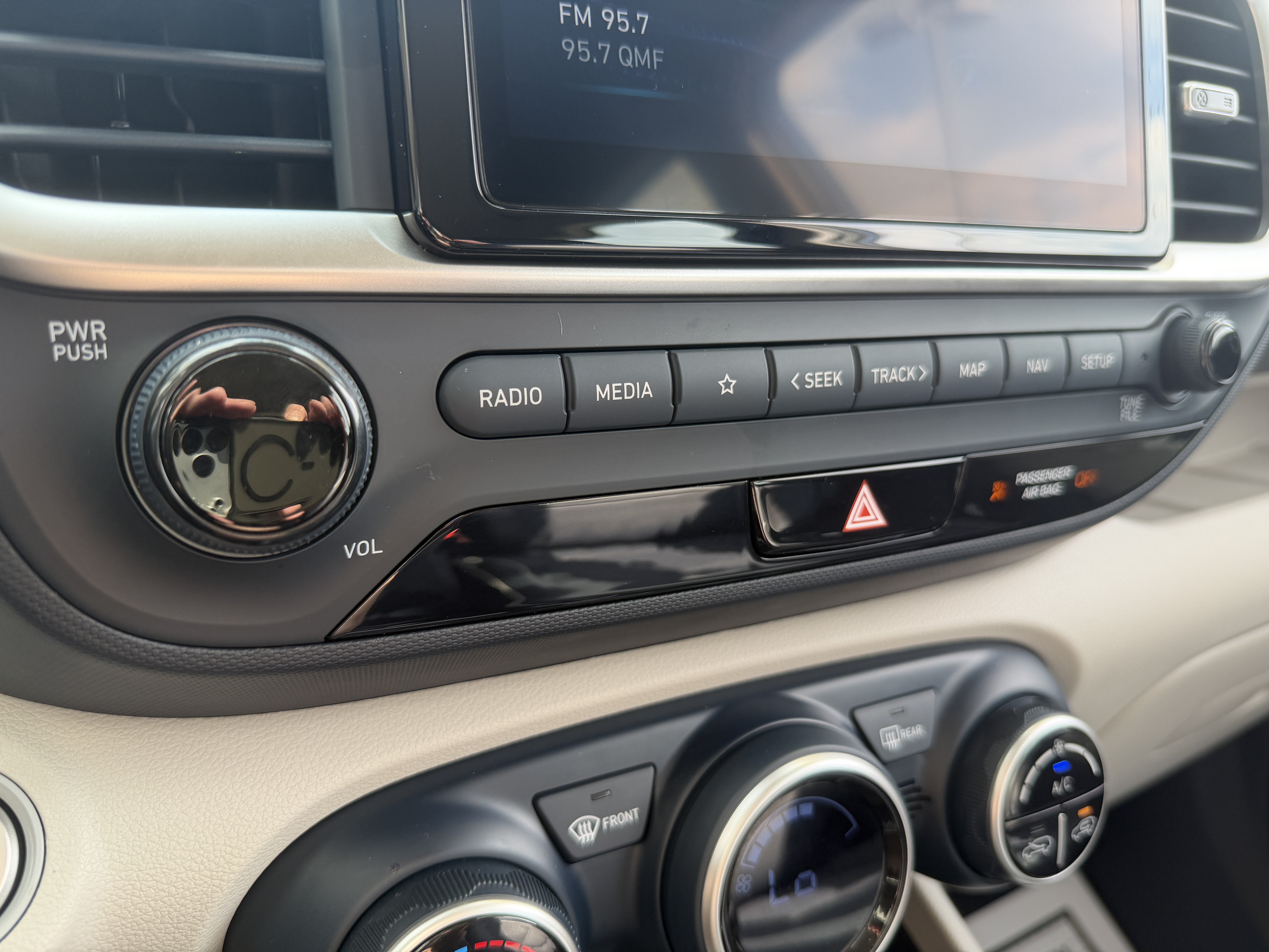 Certified 2025 Hyundai Venue Limited FWD image 36