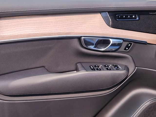 New 2026 Volvo XC90 B6 Plus w/ Protection Package Premier AWD/4WD image 9
