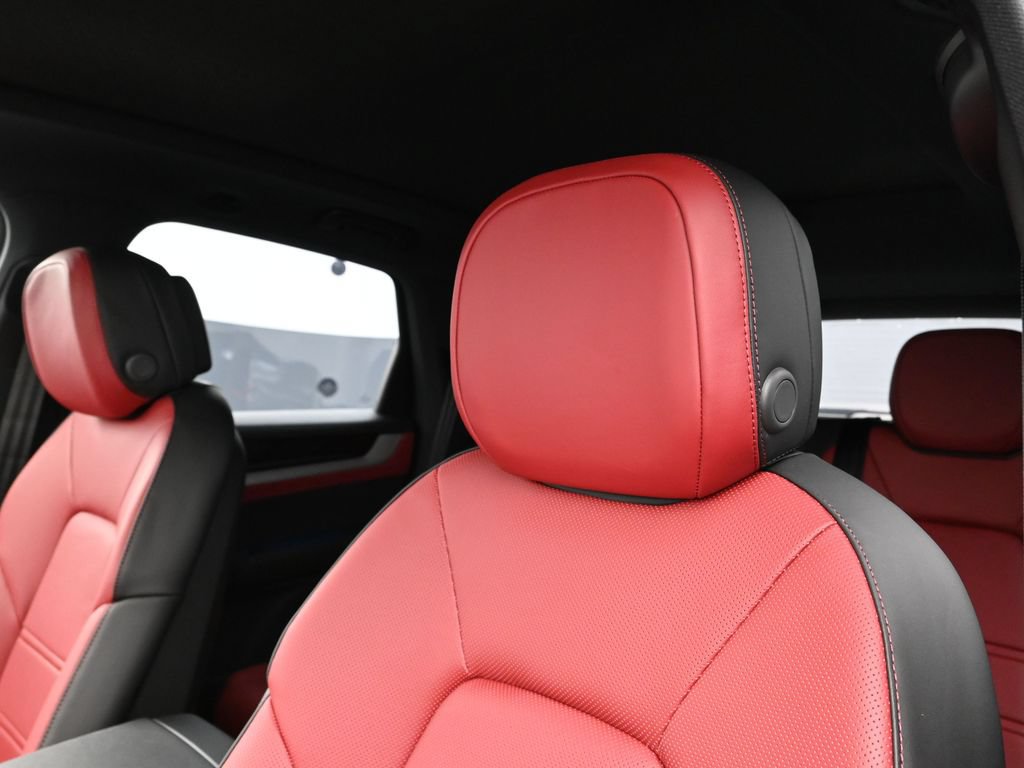 New 2026 Porsche Cayenne E-Hybrid AWD/4WD image 16