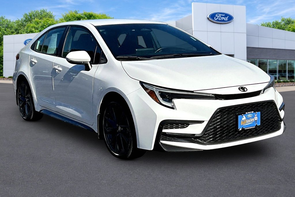 Used 2024 Toyota Corolla SE w/ SE Convenience Package FWD image 1