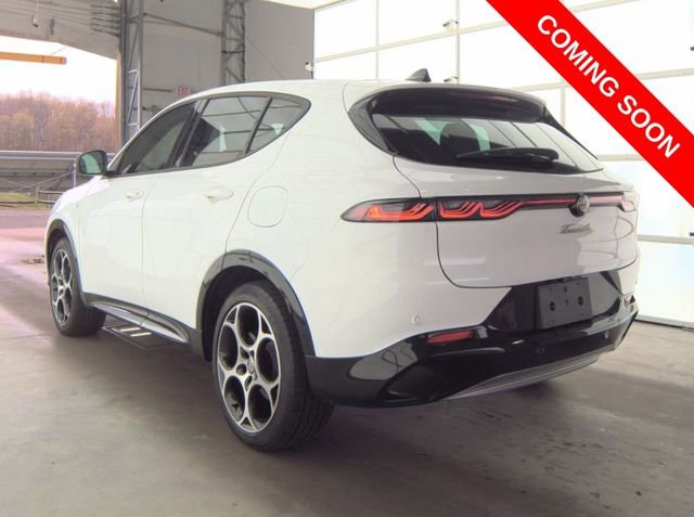 Used 2024 Alfa Romeo Tonale Ti w/ Premium Interior Package image 3