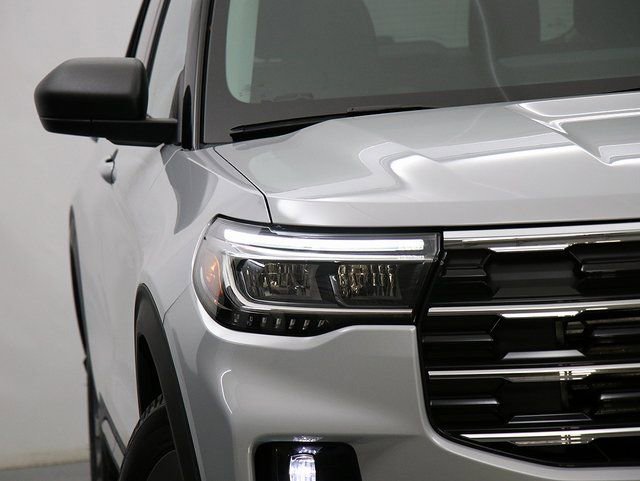 Used 2026 Ford Explorer Active w/ Active Comfort Package image 4