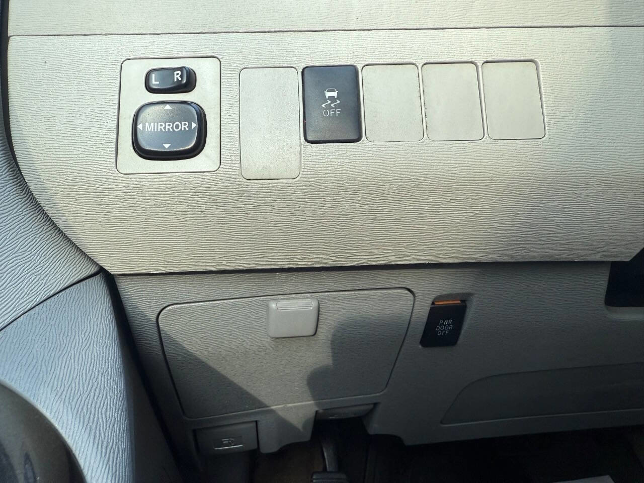 Used 2014 Toyota Sienna LE FWD image 28