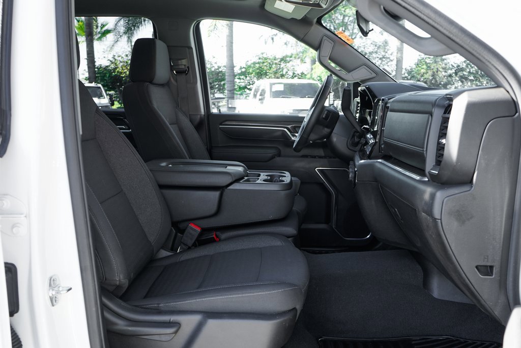 Used 2025 Chevrolet Silverado 3500 LT w/ Convenience Package image 37