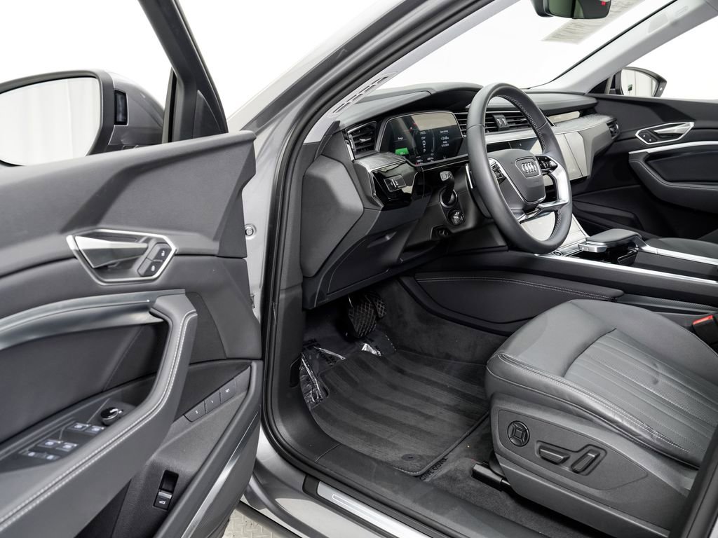 Used 2023 Audi e-tron Premium Plus w/ Premium Plus Package AWD/4WD image 8