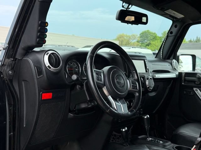 Used 2016 Jeep Wrangler Unlimited Rubicon AWD/4WD image 13