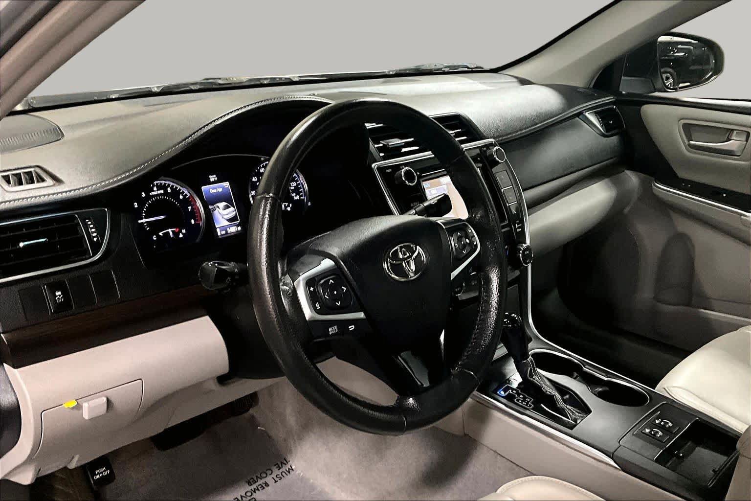 Used 2017 Toyota Camry XLE FWD image 18