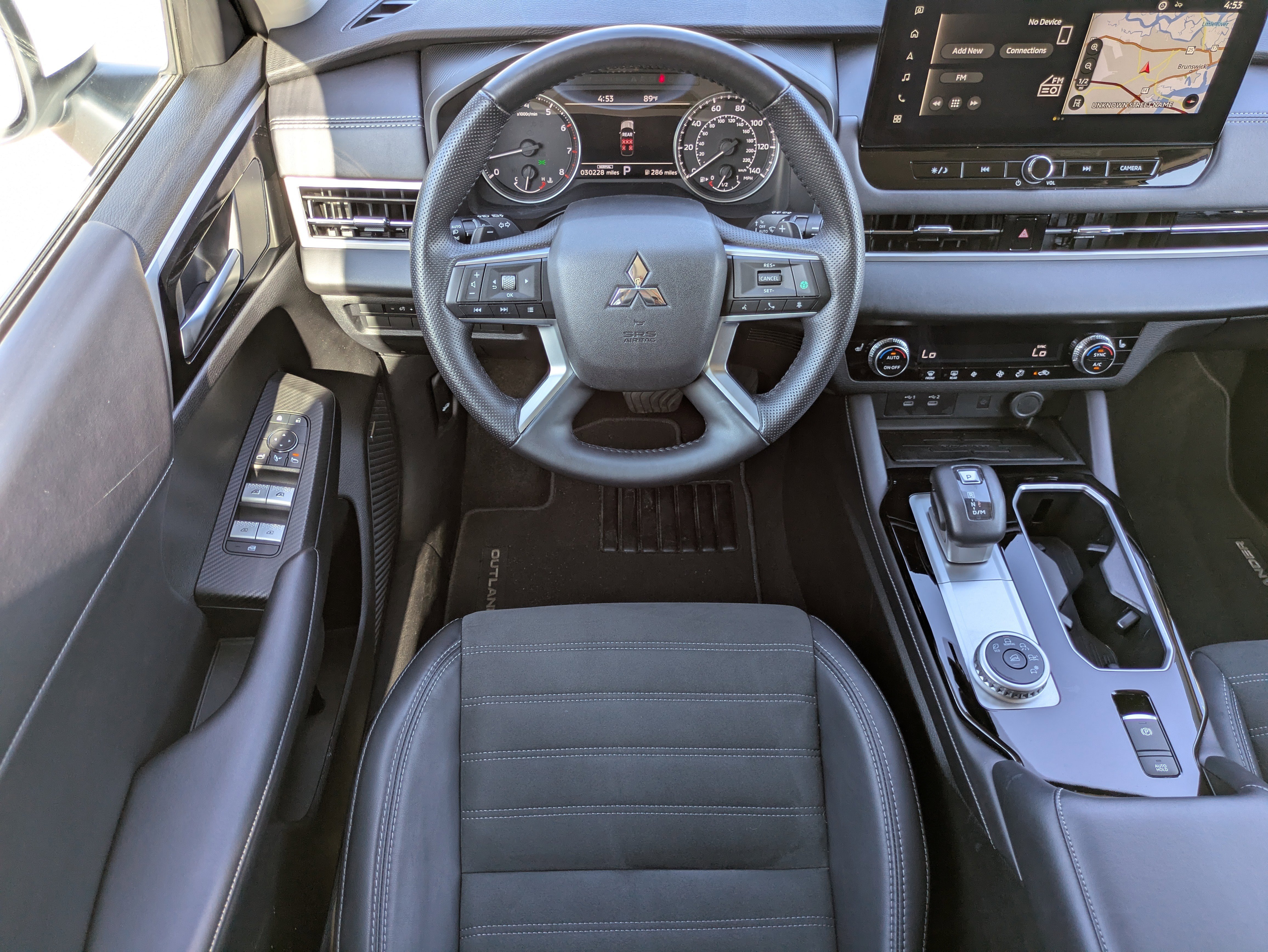 Used 2025 Mitsubishi Outlander SE image 4