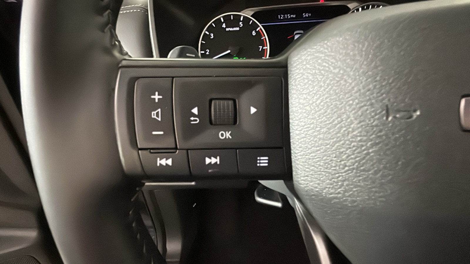 Used 2025 Nissan Rogue SV FWD image 18