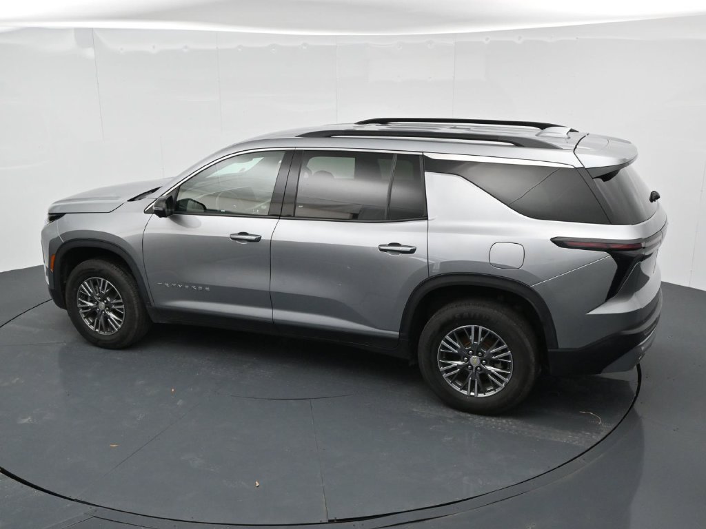 Used 2024 Chevrolet Traverse LT FWD image 21