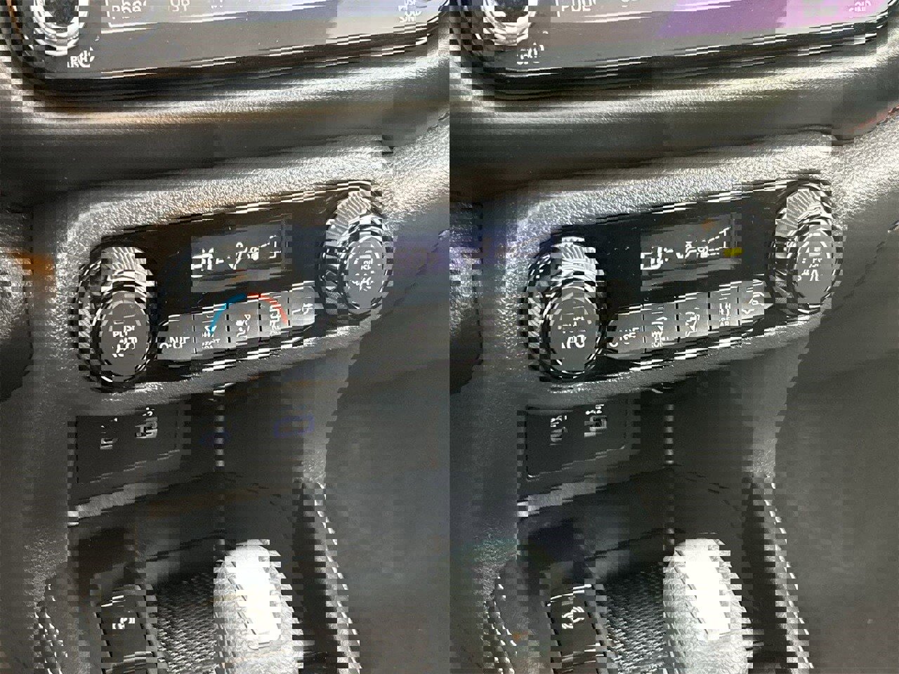 Used 2023 Nissan Kicks SR image 24