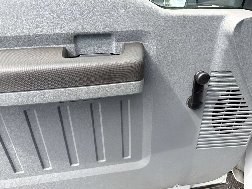 Used 2014 Ford F550 4x4 Regular Cab Super Duty image 21