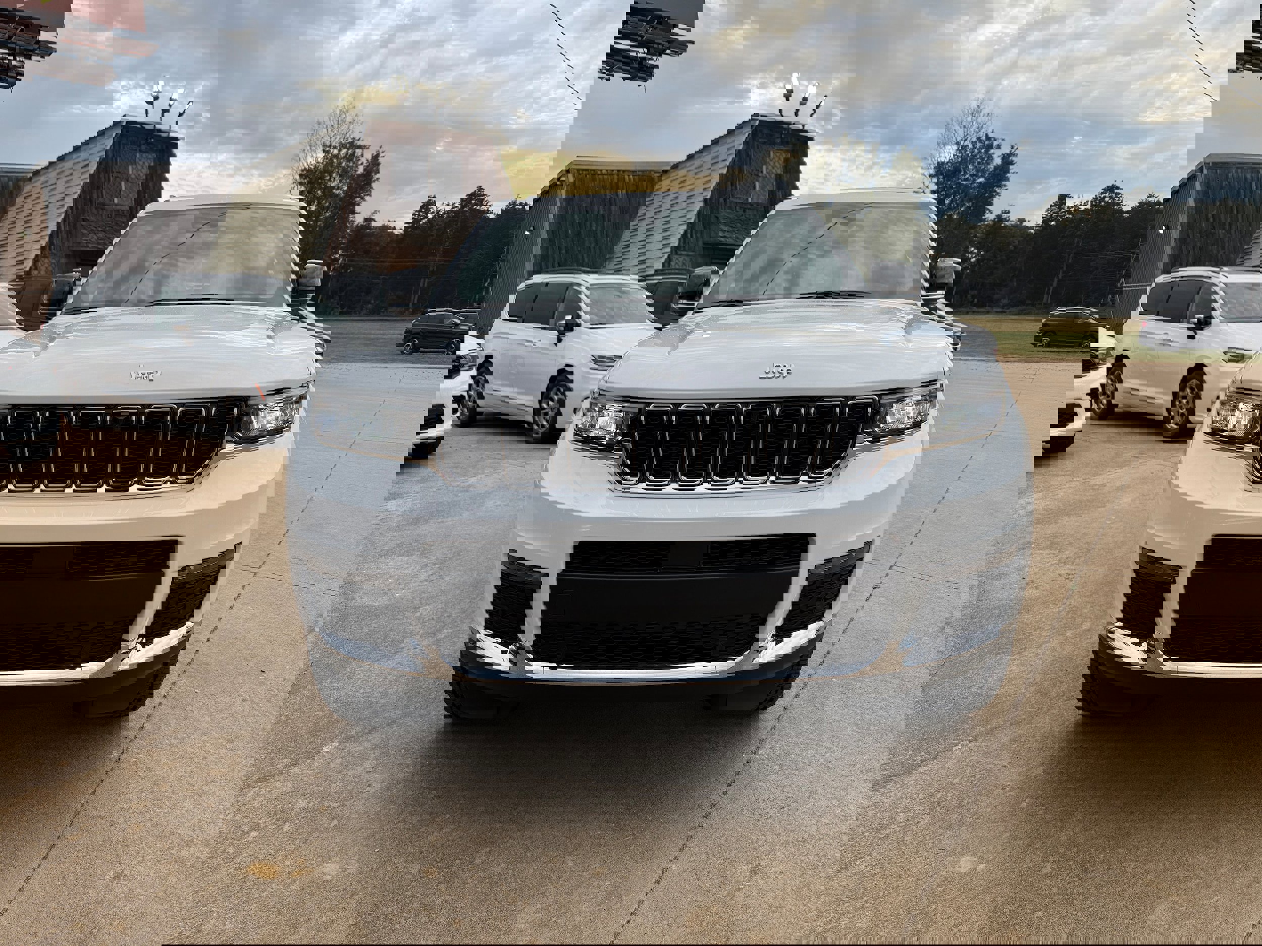 New 2025 Jeep Grand Cherokee L Limited w/ Luxury Tech Group II image 2