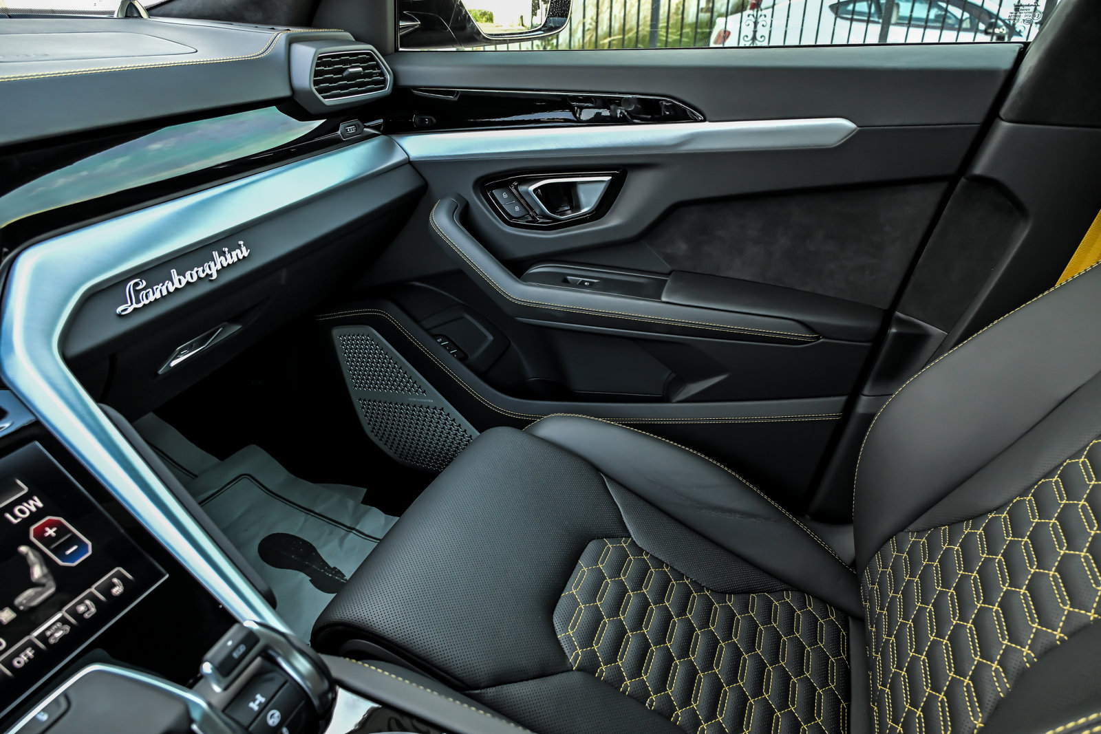 Used 2024 Lamborghini Urus S AWD/4WD image 41
