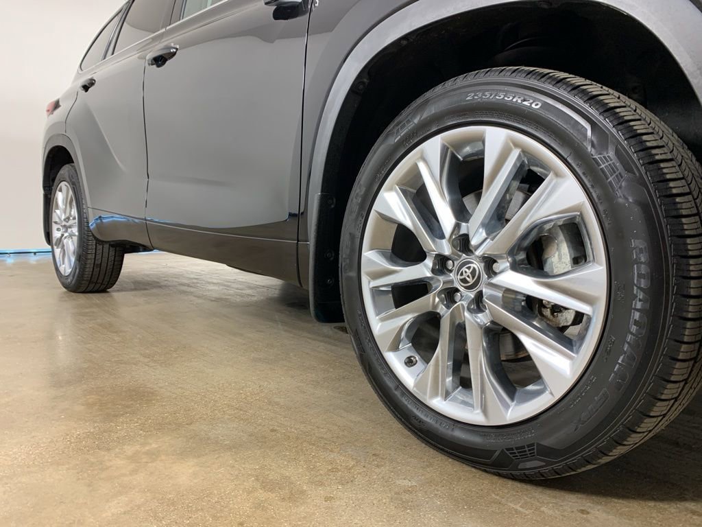 Used 2023 Toyota Highlander Limited image 6
