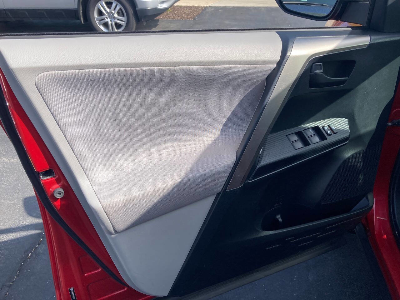 Used 2013 Toyota RAV4 XLE image 8