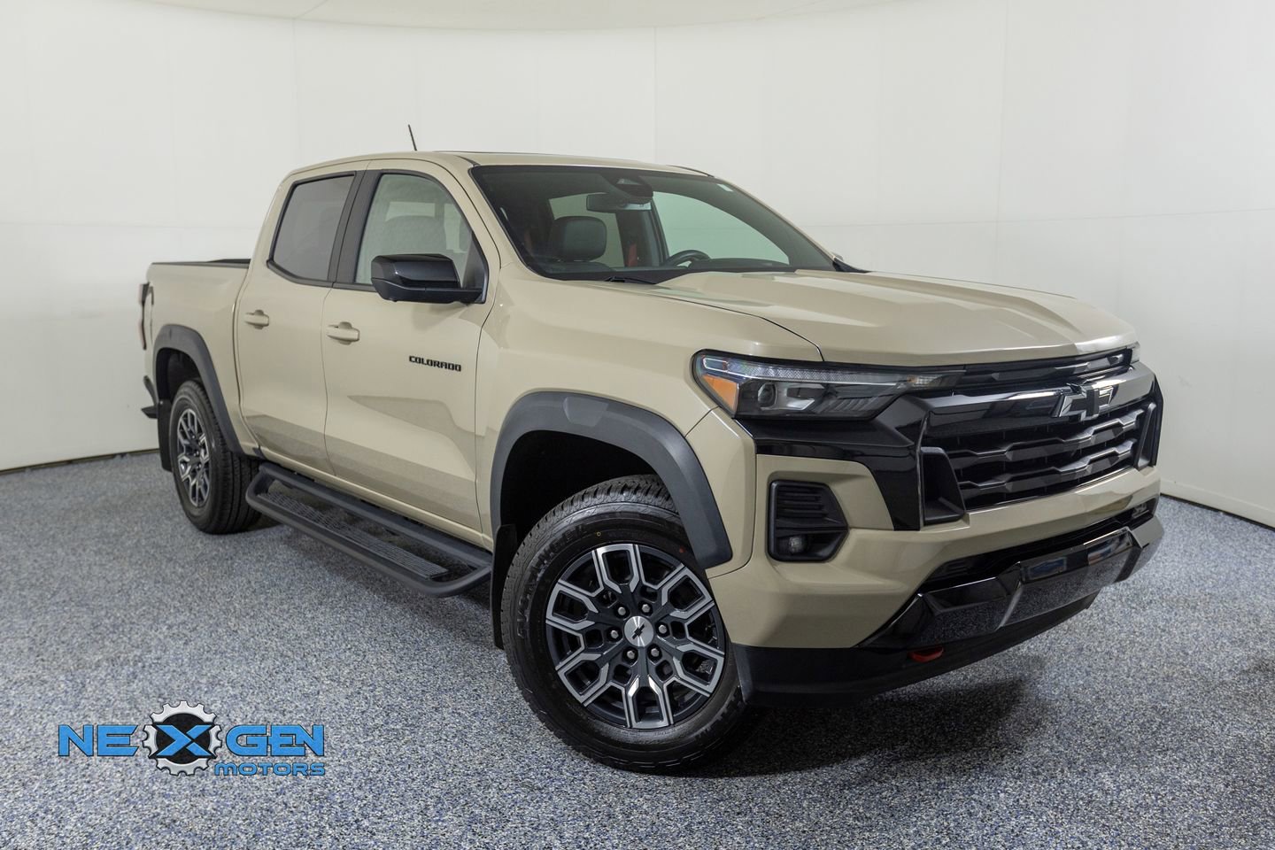 Used 2024 Chevrolet Colorado Z71 w/ Z71 Convenience Package 2 AWD/4WD image 1