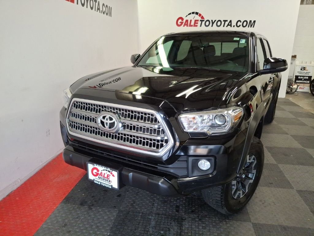 Used 2017 Toyota Tacoma TRD Off-Road w/ Tow Package image 3