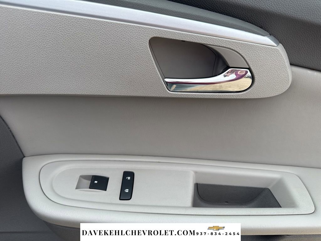 Used 2011 Chevrolet Traverse LT image 29