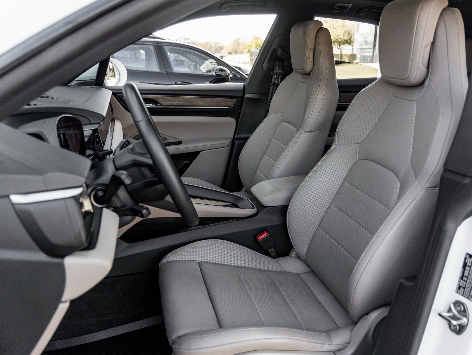 Certified 2025 Porsche Macan 4S Electric image 5