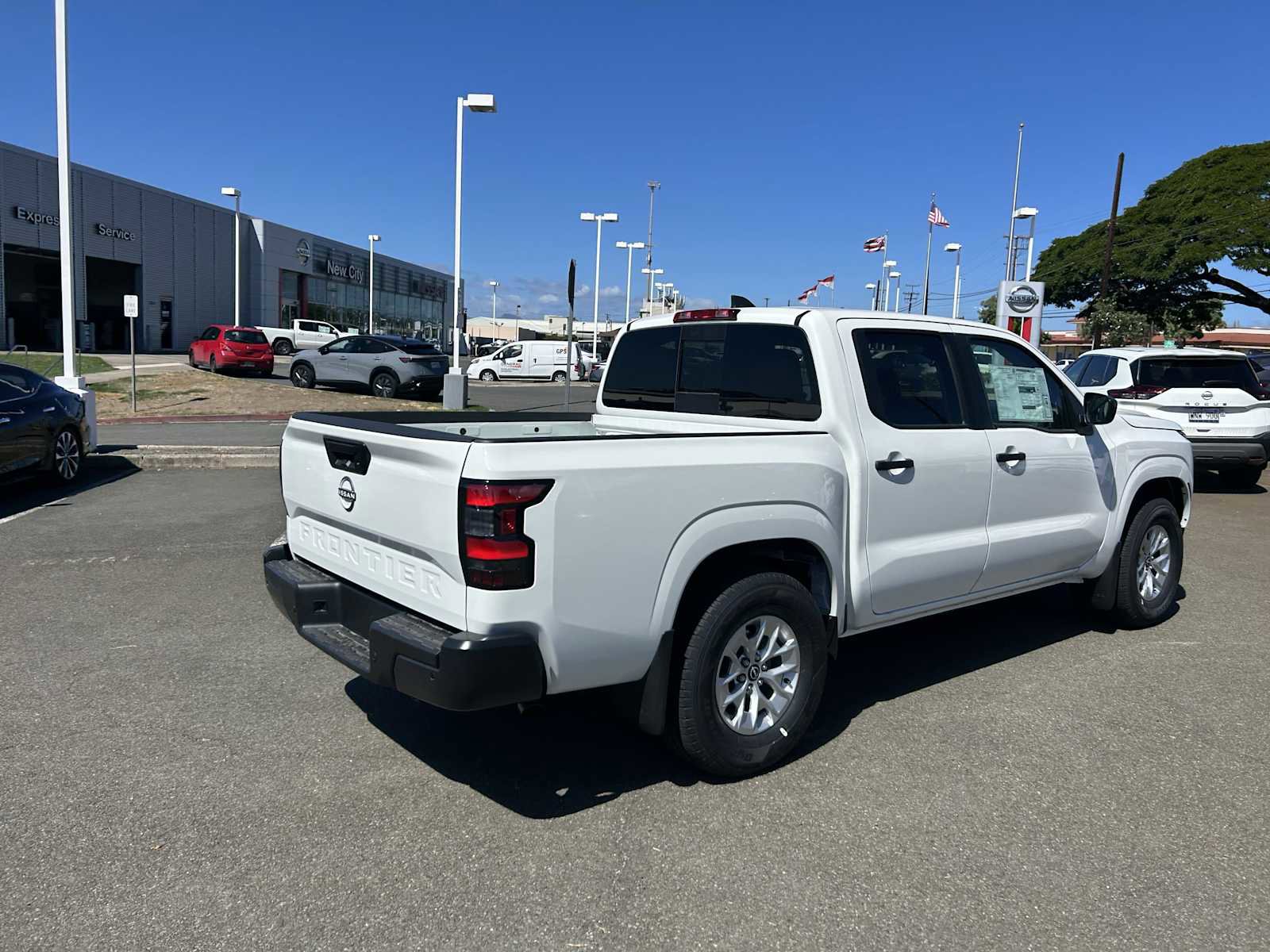 New 2026 Nissan Frontier S image 3