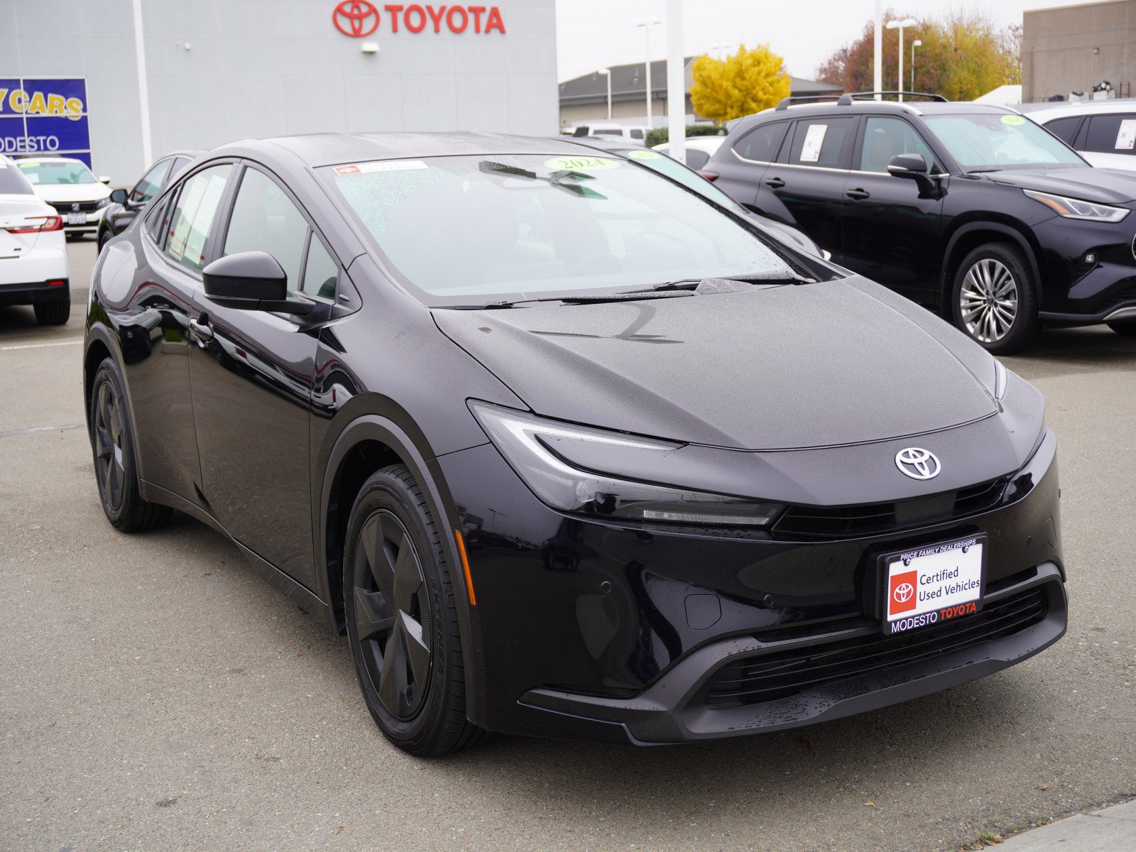 Used 2024 Toyota Prius LE image 1