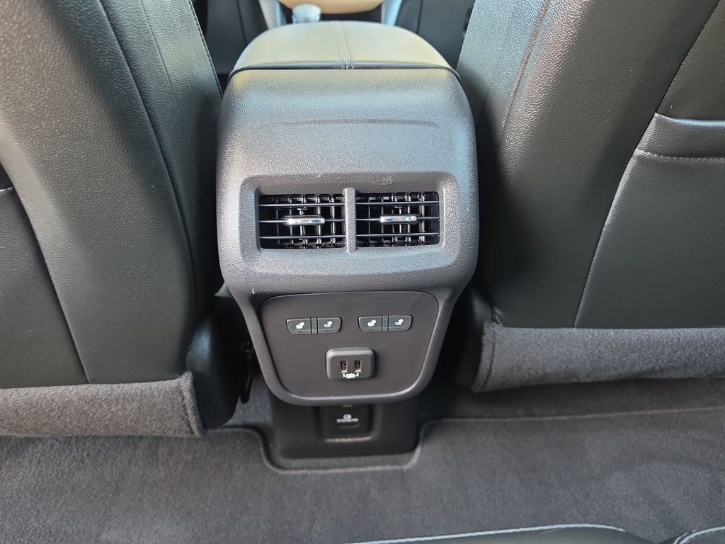 Used 2024 Chevrolet Equinox Premier AWD/4WD image 25