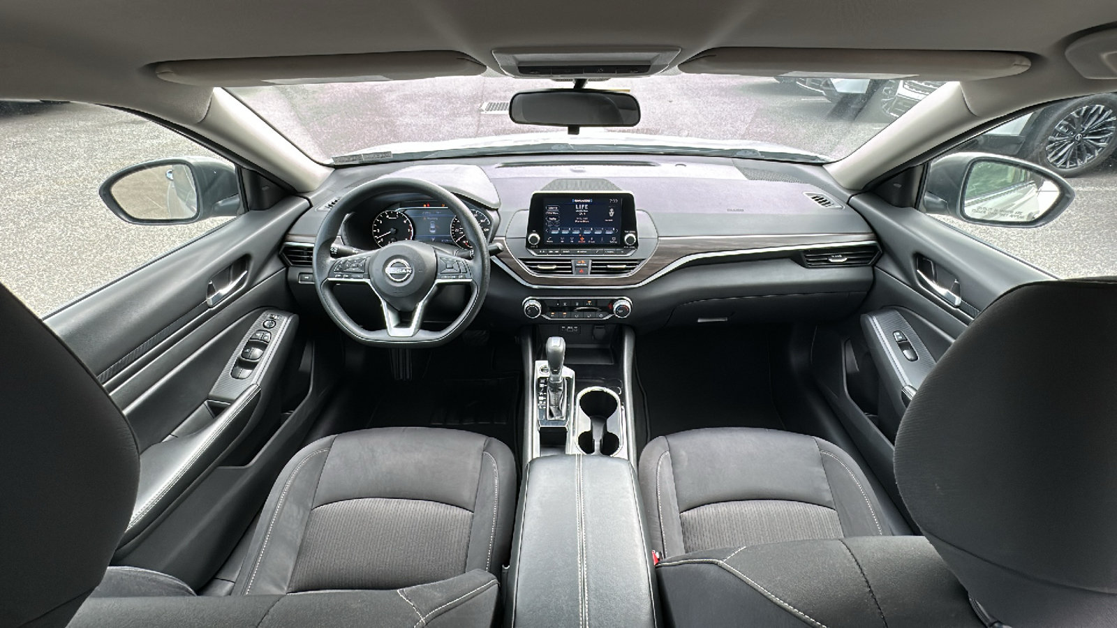 Used 2024 Nissan Altima 2.5 SV FWD image 26
