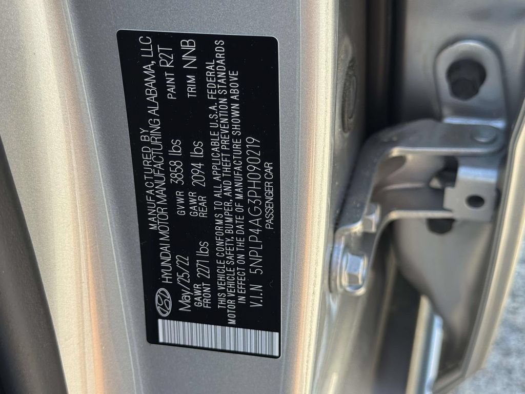 Used 2023 Hyundai Elantra Limited FWD image 29