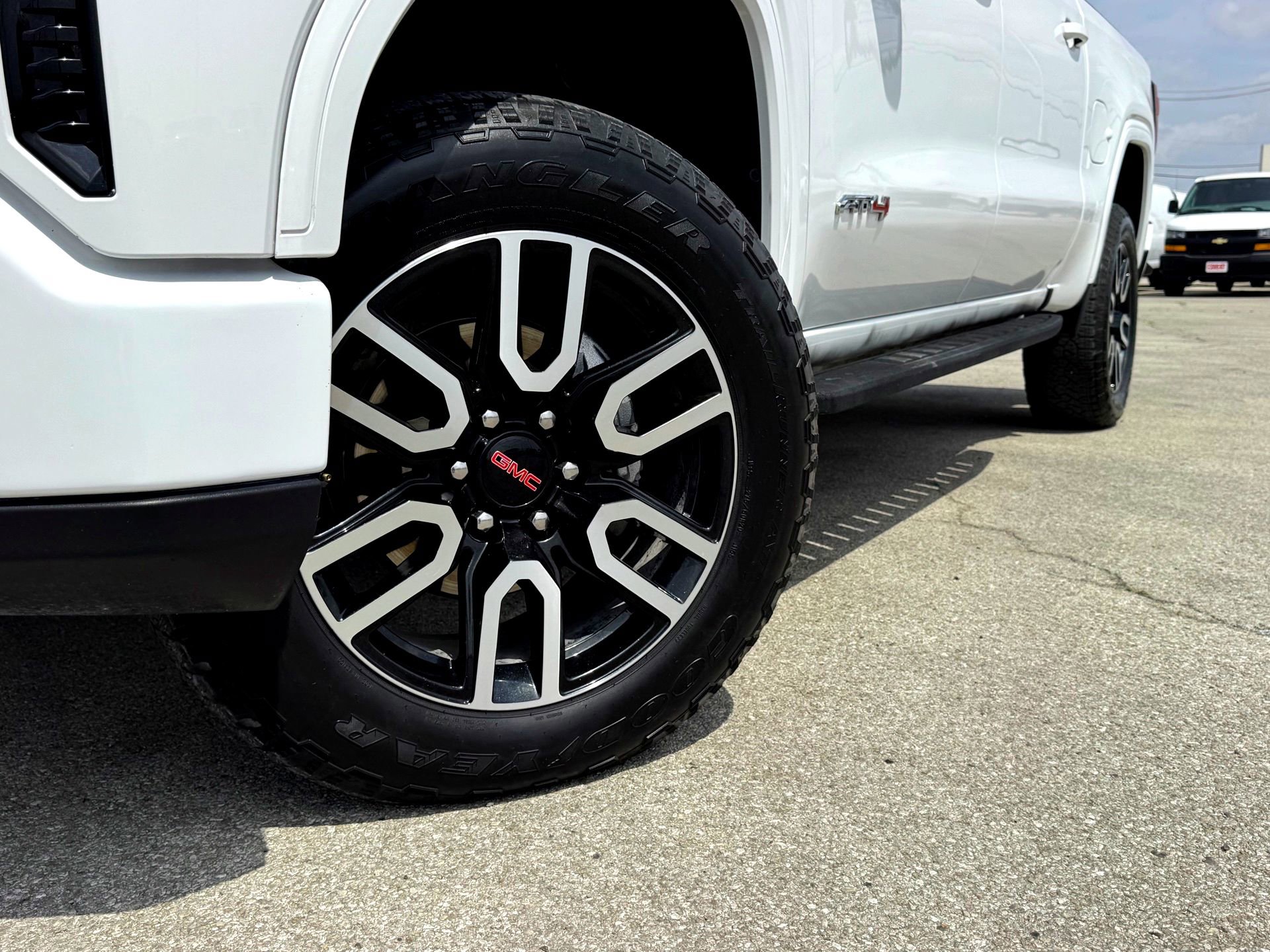 Used 2024 GMC Sierra 1500 AT4 w/ Technology Package AWD/4WD image 2