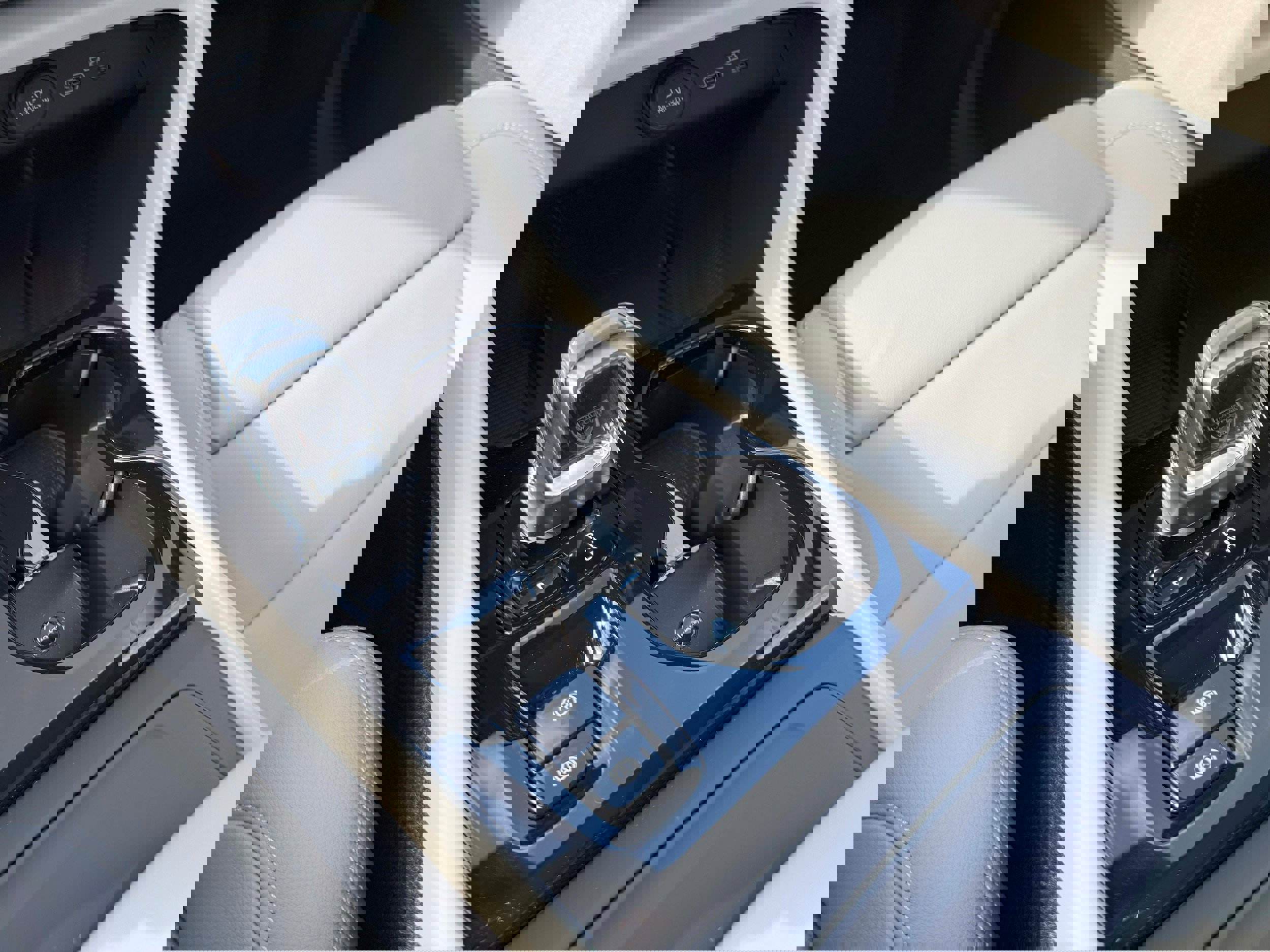 New 2026 Volvo XC40 B5 Plus w/ Protection Package Premier image 27