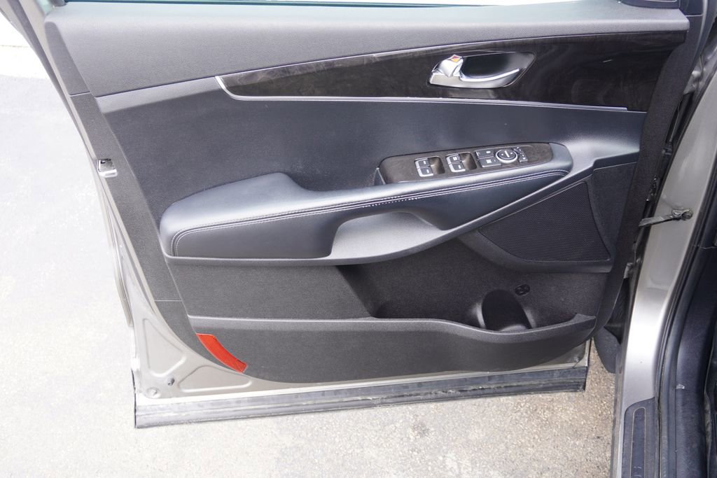 Used 2016 Kia Sorento L image 10