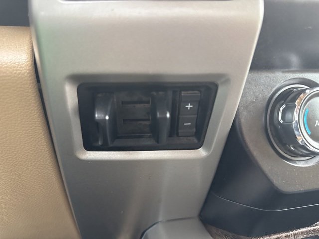 Used 2019 Ford F250 Lariat w/ Chrome Package image 21