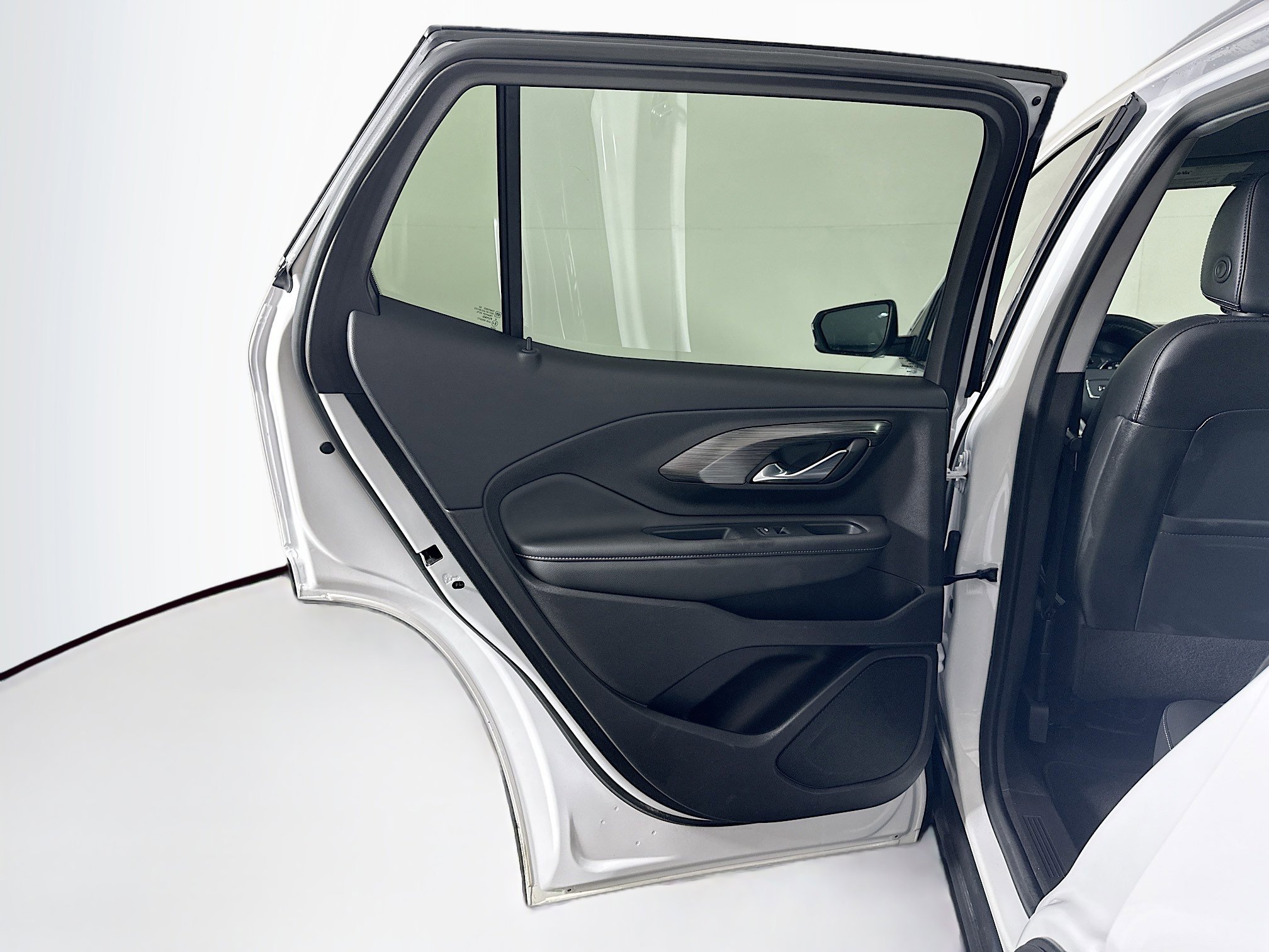 Used 2024 GMC Terrain SLT image 25