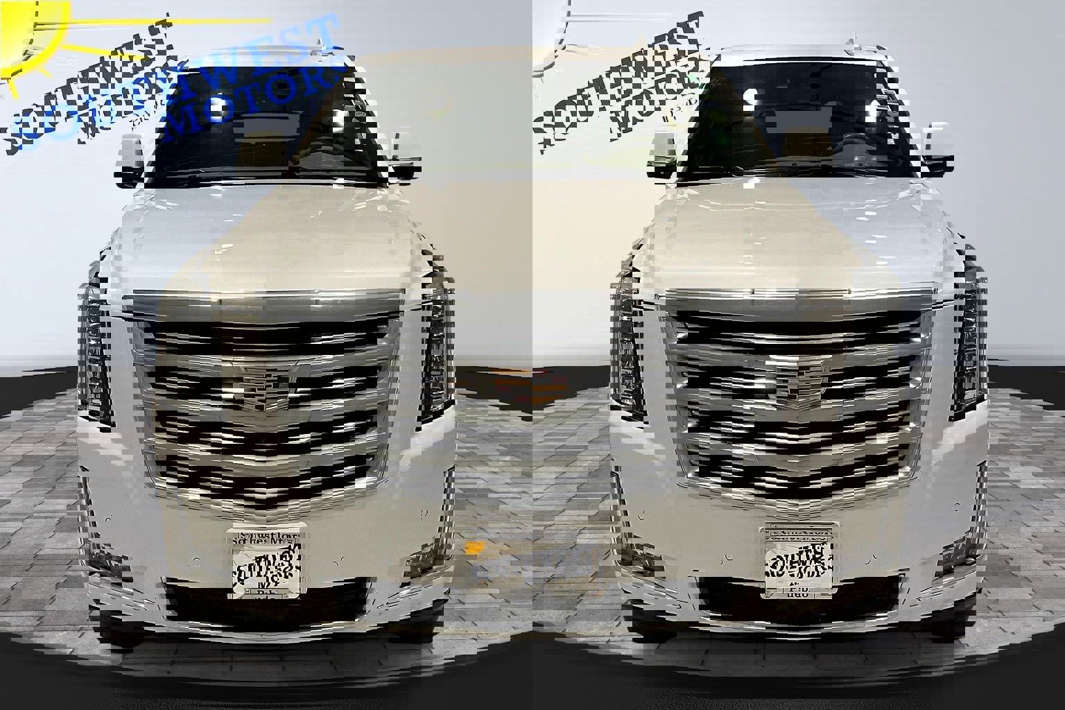 Used 2020 Cadillac Escalade Platinum image 2