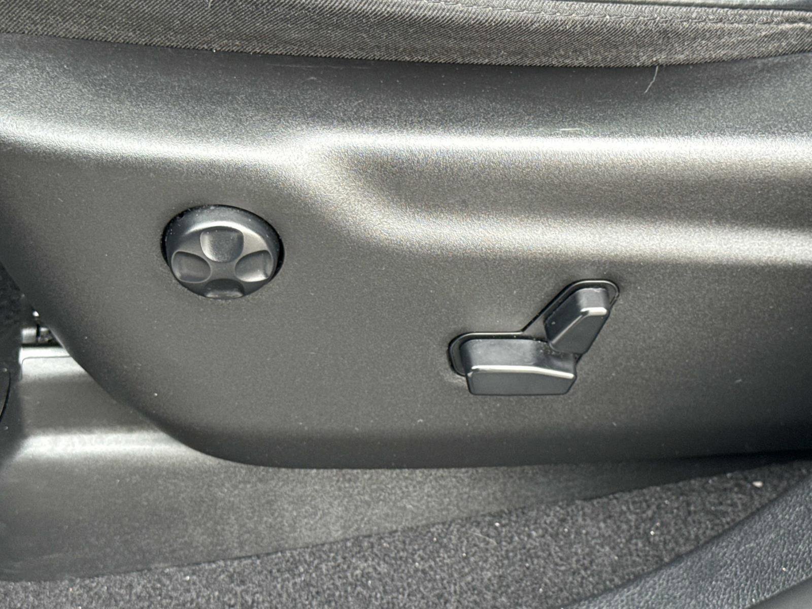 Used 2019 Jeep Grand Cherokee Altitude image 15